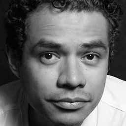 Guillermo Villegas 飾演 Hugo Valenzuela