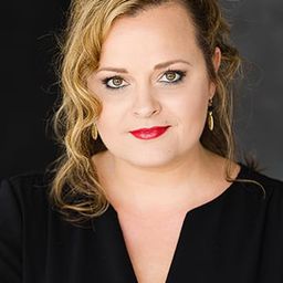 Anne-Valérie Bouchard - 保姆演員 飾演Cédric's Female Colleague