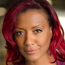 Mara Junot 飾演 Laura Devine (voice)