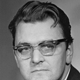 Yuriy Yakovlev 飾演 police commissioner