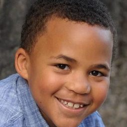 Maceo Smedley 飾演 Alex