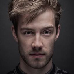 Pieter Verelst 飾演 Lexander