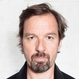 Michael Neuenschwander 飾演 Burkhalter