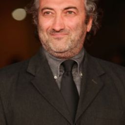 Toni Laudadio 飾演 Mattia Costa