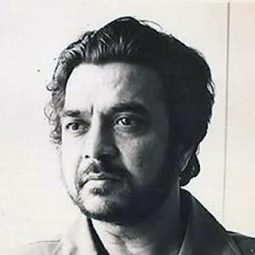 Satyadev Dubey 飾演 
