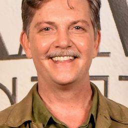 Kiko Mascarenhas 飾演 Jonas Faerman