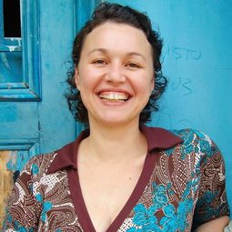 卡爾茲·伊卡 - 特戰警隊演員 飾演Dona Jacira