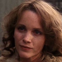 Tisa Farrow 飾演 Julie