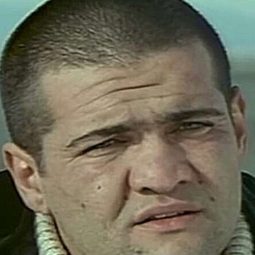 Emanuel Bevilacqua - 黑夜的偽裝演員 飾演Marco 'Rozzo' Lorusso