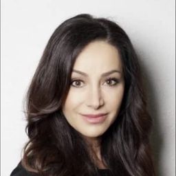 Robia LaMorte 飾演 Female Shrike