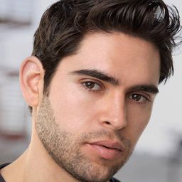 Oliver Rayon 飾演 Bob