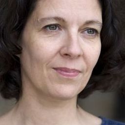 Soazig Segalou - Patchwork Family演員 飾演Fille boîte de nuit