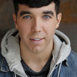 Matthew Scott Montgomery 飾演 Pete's Male Assistant