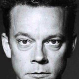 George Lenz 飾演 The Clerk