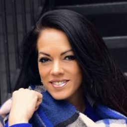 Melissa Kennemore 飾演 Bali SWAT team