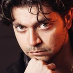 Ferdinando Vetere - 甜蜜假象演員 飾演tifoso