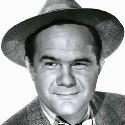 Dick Wessel 飾演 Mr. Clairborne