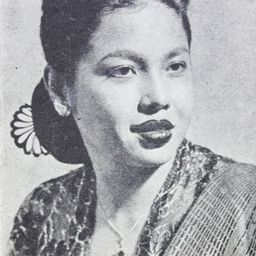 Dhalia 飾演 Mbok Mirah