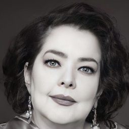 黛莉亞·卡薩諾瓦 飾演 Clara Zamudio