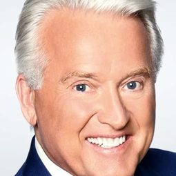 Rick Chambers 飾演 Newscaster