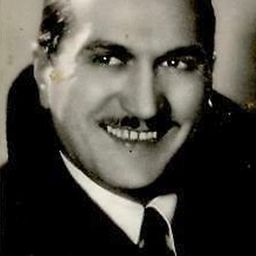 Nino Pavese 飾演 Cavalier Armando Toluzzi