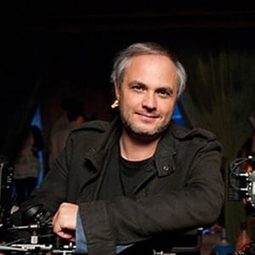 亞歷山卓·亞凡契尼 - 冇得輸導演