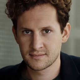 Moritz von Treuenfels 飾演 Julius