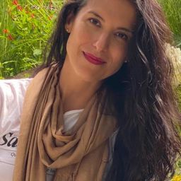 Paola Madrigal 飾演 Claudia