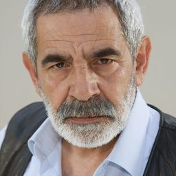 圖蓋·塔努庫 飾演 Tahsin