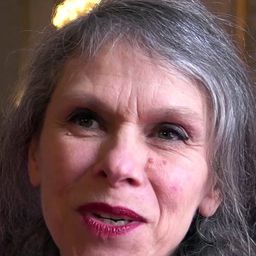 Isabelle Jarry 飾演 Self - Writer