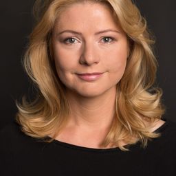 Barbara Kałużna 飾演 Ola 'Claudia' Kozioł