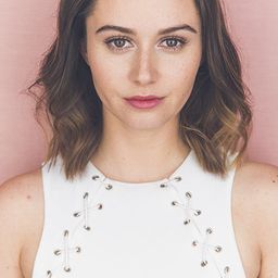 Courtney Baxter 飾演 Adriana Nicholas