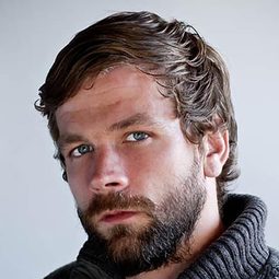 布蘭登·薩斯頓三世 飾演 Henry Brolin