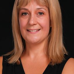 Sofia Reis 飾演 Neighbour / Zombie