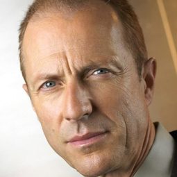 Will Lyman 飾演 Self - Narrator (voice)