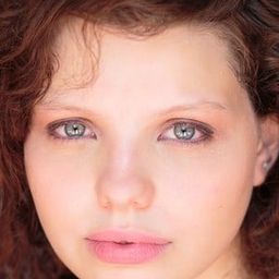 嘉兒列維 飾演 June