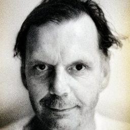 Mikael Rahm 飾演 Holmfrid