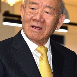 Chun Doo-hwan 飾演 Self (archive footage)