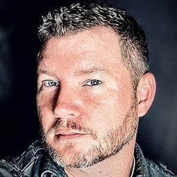 Jason Allen Wear 飾演 Stadium Security