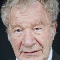 麥可·海曼 - 永別了，柏林演員 飾演Professor