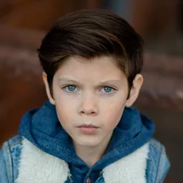 薛洛·莫利納 飾演 