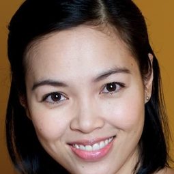 Khanh Doan - 地心大爆炸演員 飾演Mail Carrier