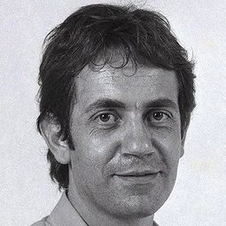 Paulo José 飾演 Banquet Attendee