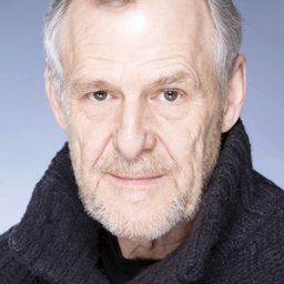 Ian Gelder 飾演 Alan