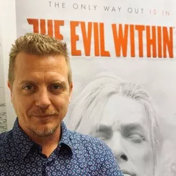 Trent Haaga 飾演 Elroy