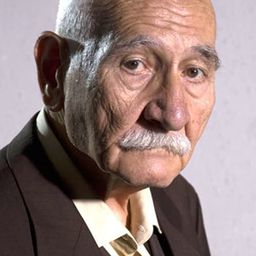 Arif Erkin Güzelbeyoğlu 飾演 Dede