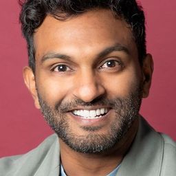 Nazeem Hussain 飾演 (voice)