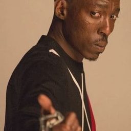 朗尼·亞凱爾 飾演 Zakes Mbolelo