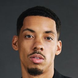 梅爾文·格雷格 - 家庭派對演員 飾演Larry