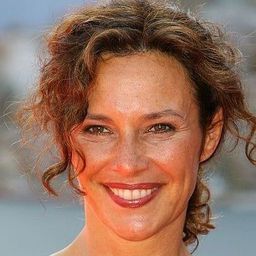 Valéria Cavalli 飾演 Madre di Luisa